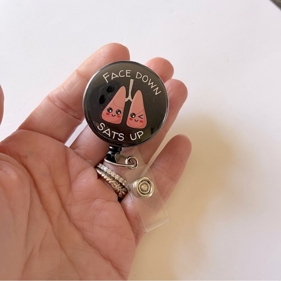 🫁Respiratory Badge Reel - Picture 2 of 4